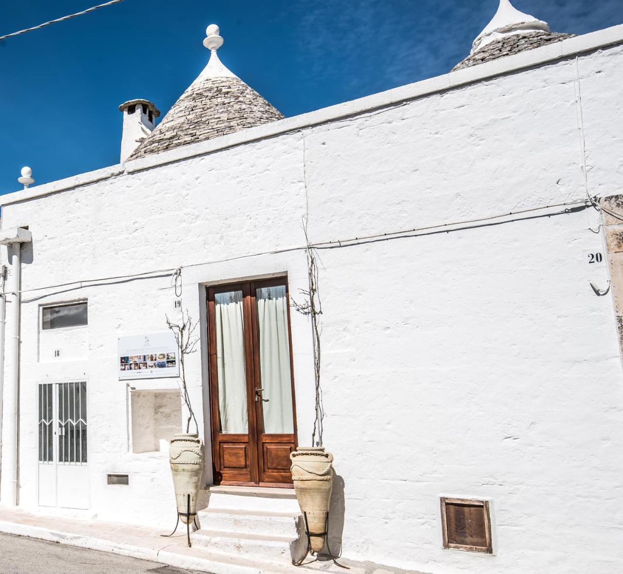 Trulli Antichi Mestieri - Widespread Trulli In The Historic Center Alberobello Bagian luar foto